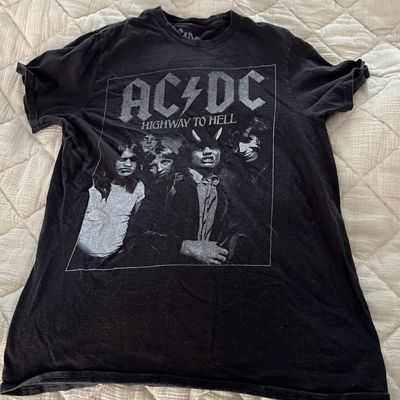 3 AC/DC shirts - Picture 6 of 7